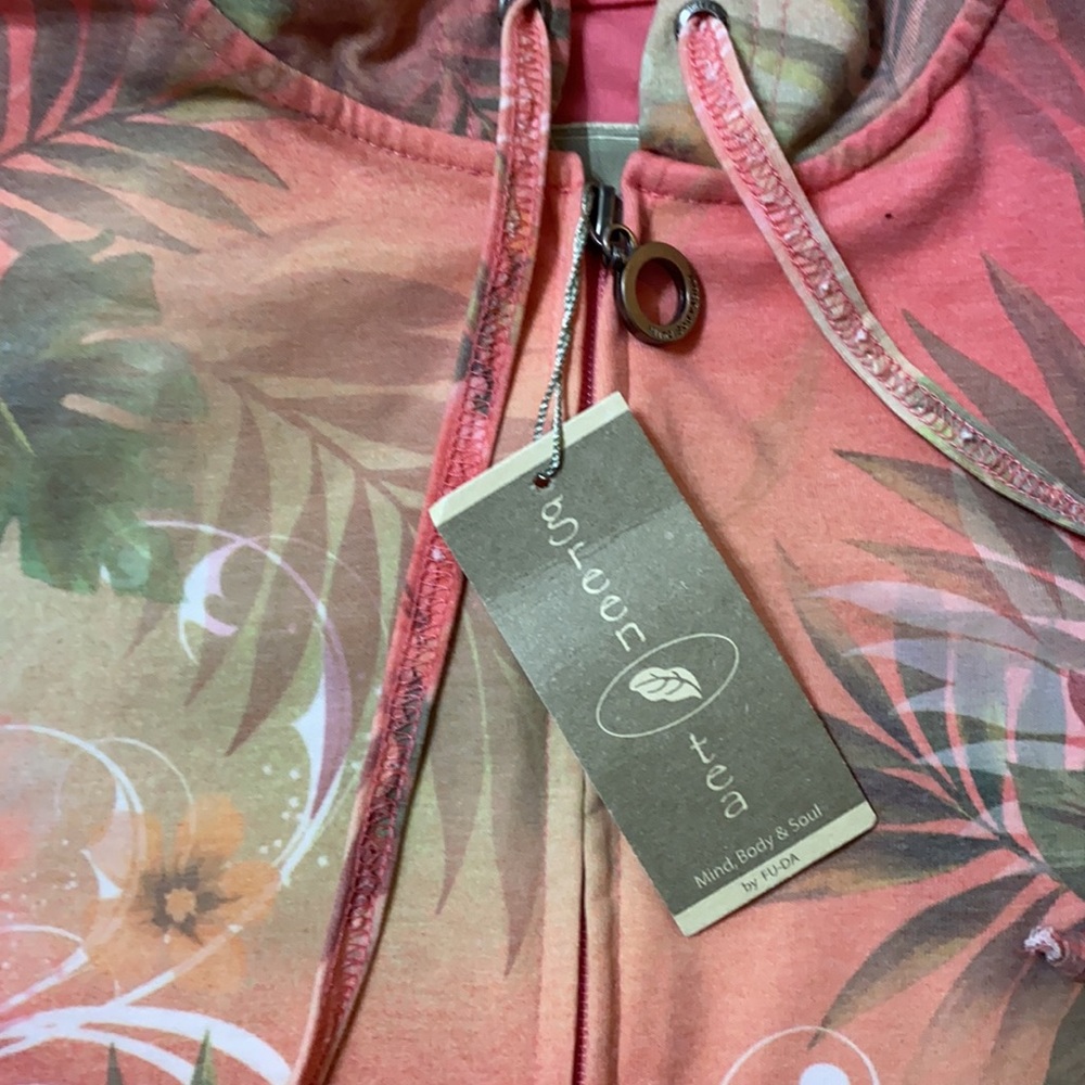 NWT coral short sleeved hooded sweatshirt